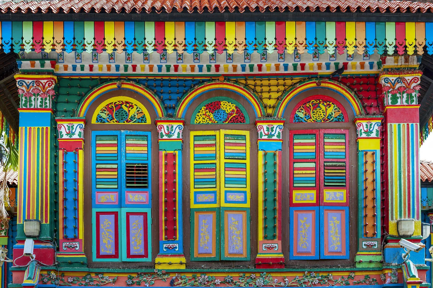 🎨 A Tapestry of Color, Art, and History